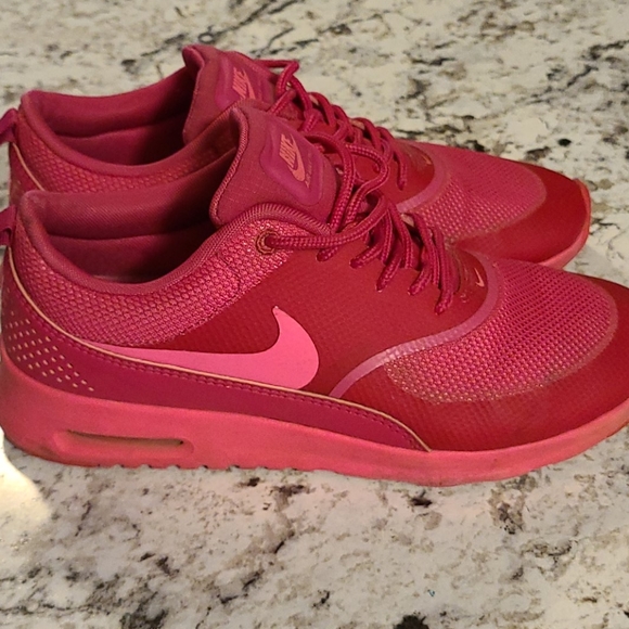 hot pink nike air max